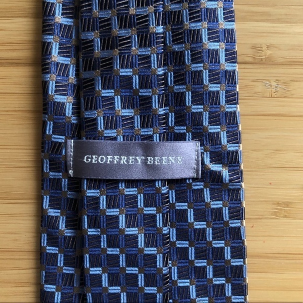 Geoffrey Beene Silk neck tie